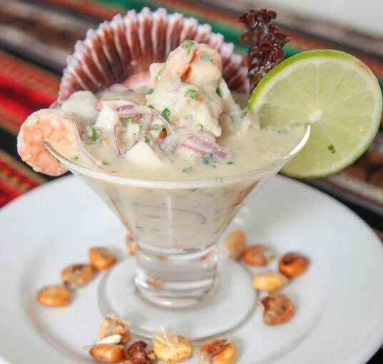 Leche de tigre (3000 gil) Ingredientes: Casi igual que un ceviche pero con mucho mas jugo! Incluye "canchita" maiz tostado y camarones!