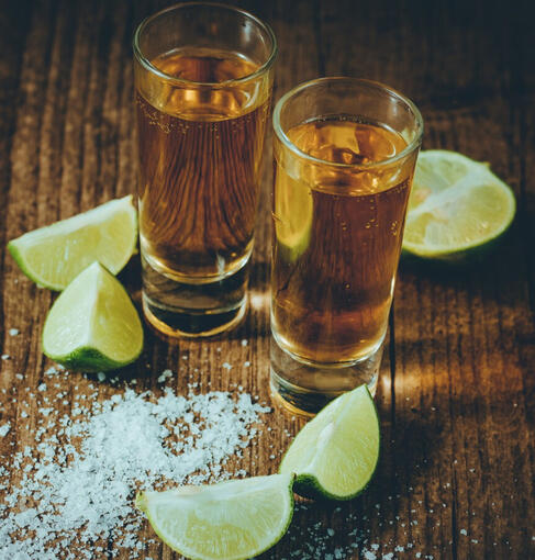 Tequila (2000 gil) Ingredientes: El mejor shoot de tequila mexicano en Eorzea! Servido con Limon y Sal!